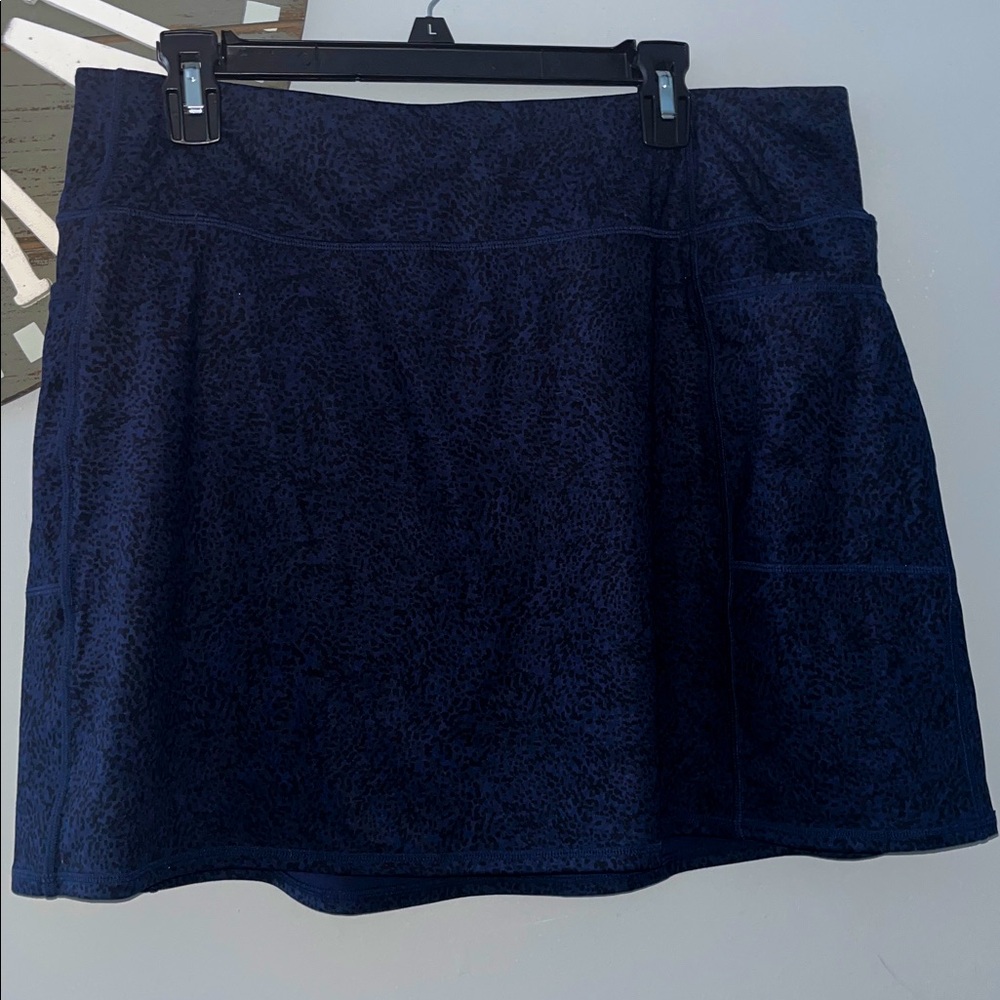 Skechers multi colored blue and black  sport skort size XL